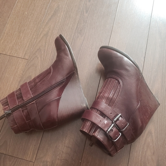 Kenneth Cole Leather Wedge Bootie - Picture 3 of 9